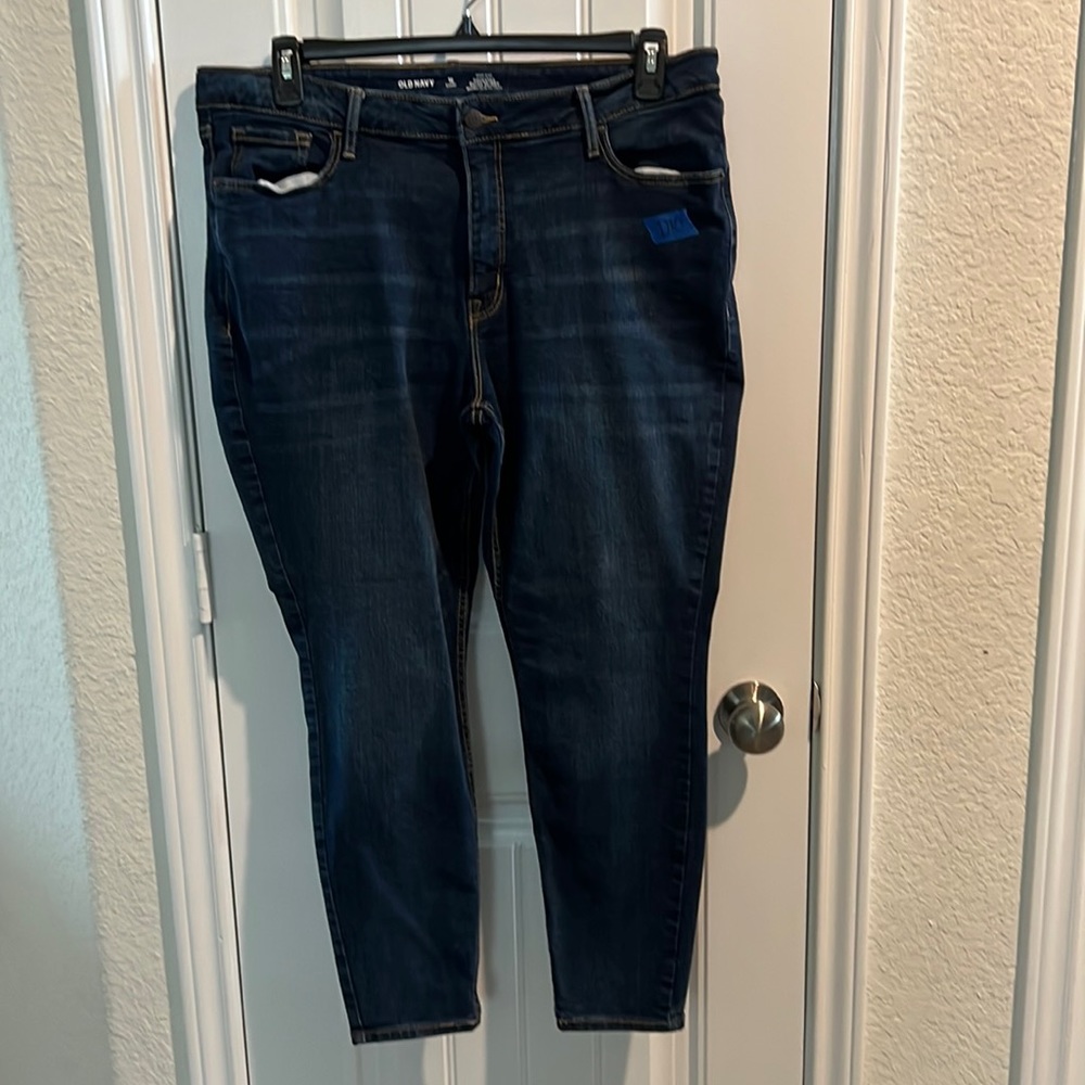 Women’s Old Navy Rockstar Super Skinny Jeans GENTLY USED